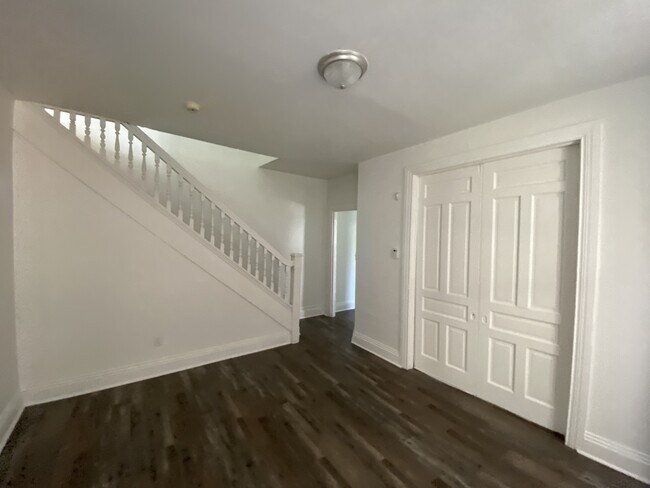 Photo - 220 W Jackson St