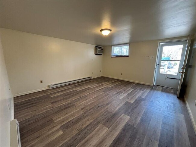 Photo - 1195 Lynn St