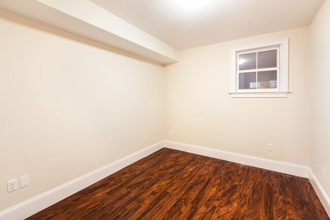 Photo - 1912 Washington St