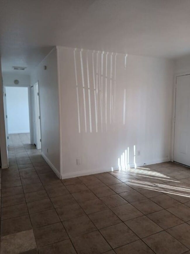 Photo - 2601 Columbus St Unidad C60