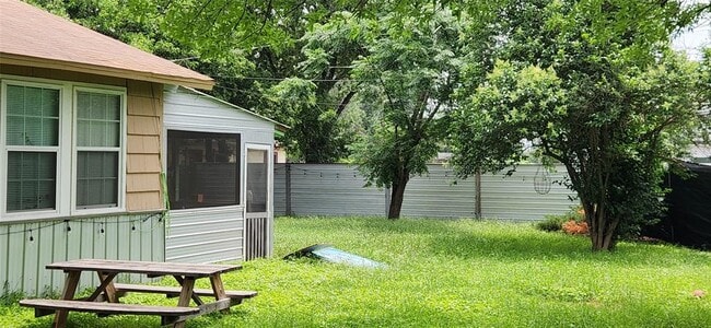 Photo - 1111 Vasquez St