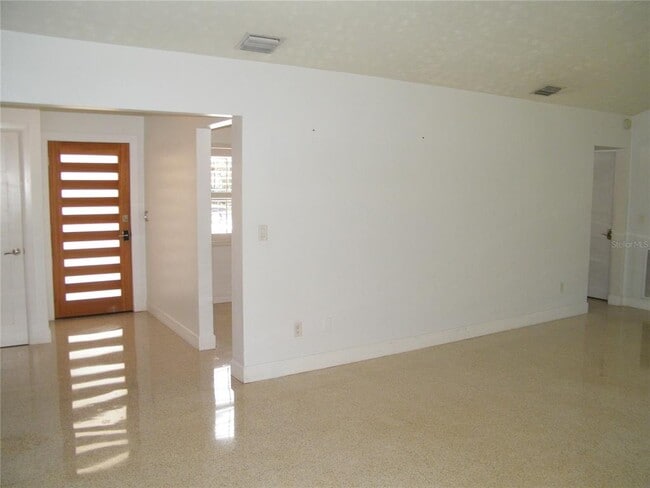 Photo - 1060 Jesse Ave