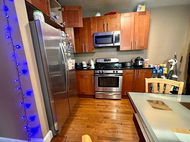 Building Photo - 10 Glenville Ave Unit 8-4