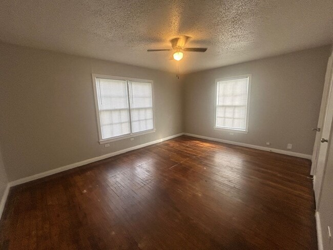 Photo - Spacious Home Near MCC