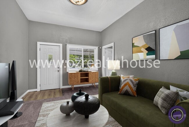 Photo - 565 Viking St