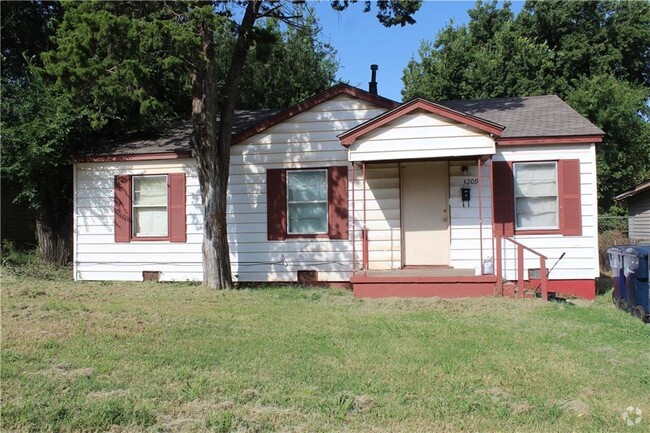 Building Photo - 3209 N Lindsay Ave Rental