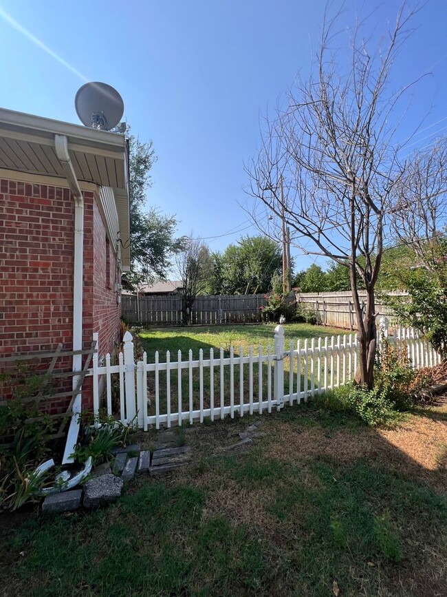 1821 N Mitchell Dr