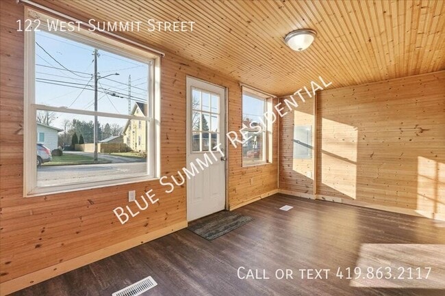 Photo - 122 W Summit St