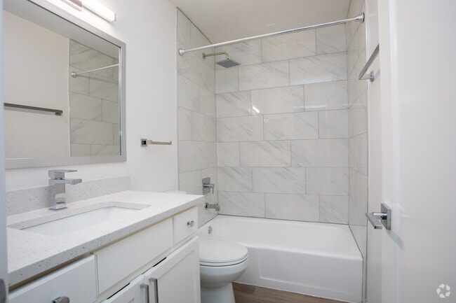 2BR, 1BA - 850 SF - TRADEWINDS