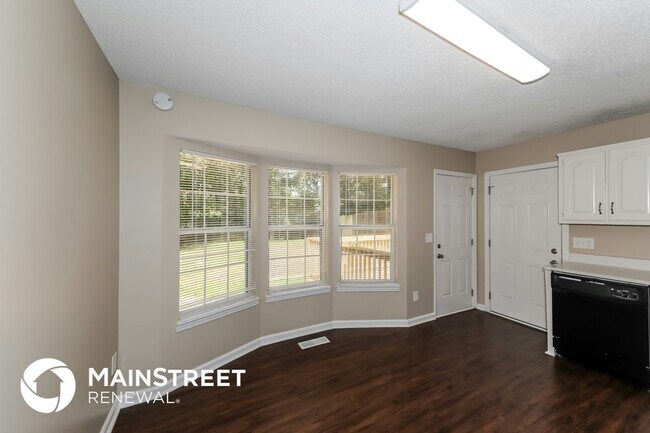 Photo - 6568 Davison Rd