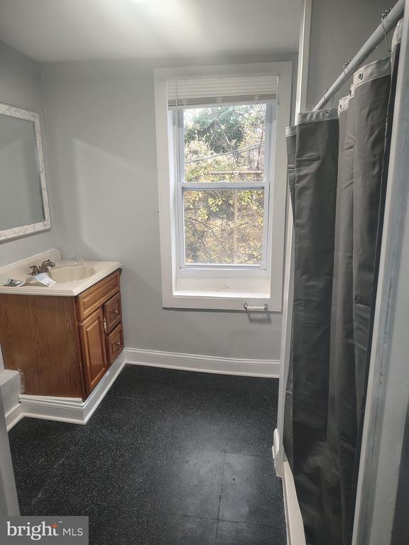 Building Photo - 1114 N Bond St