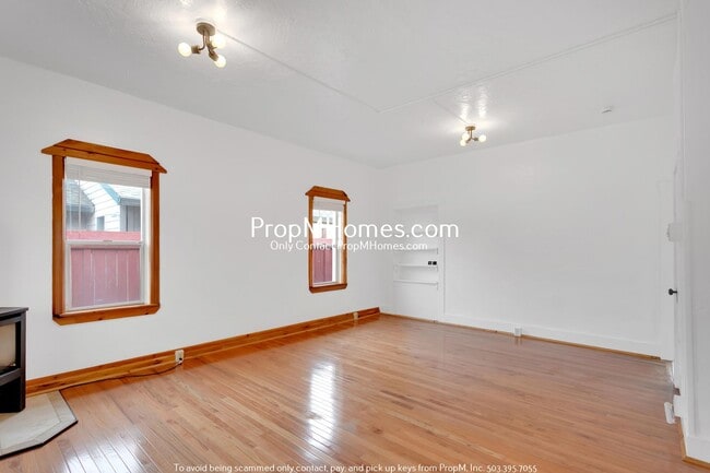 Photo - Updated Cottage in Gladstone!