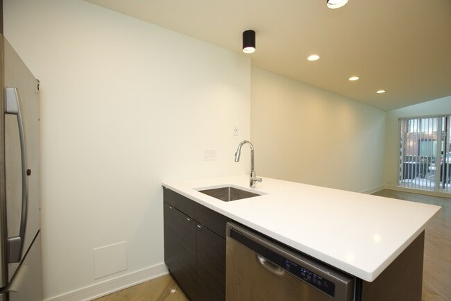 Photo - 843 W Grace St Unit 101i