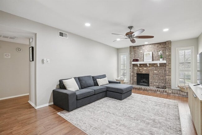 Photo - 4159 Steck Ave Unidad 240