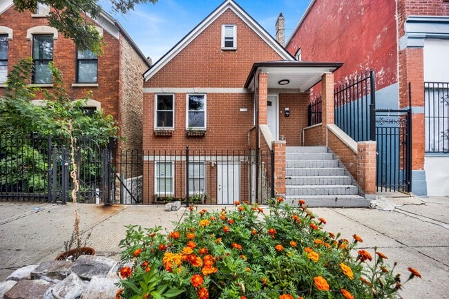 Photo - 1649 W 21st St Unidad 1649 W. 21st St Garden