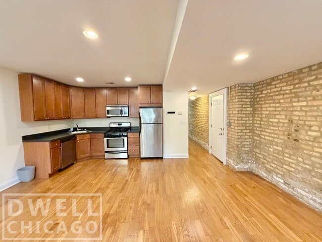 Building Photo - 2822 N Albany Ave Unit G