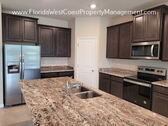 16465 Woodside Gln