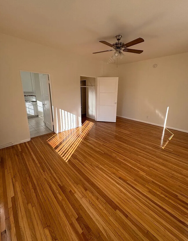 Building Photo - 4262 W 1st St, Los Angeles, CA, 90004