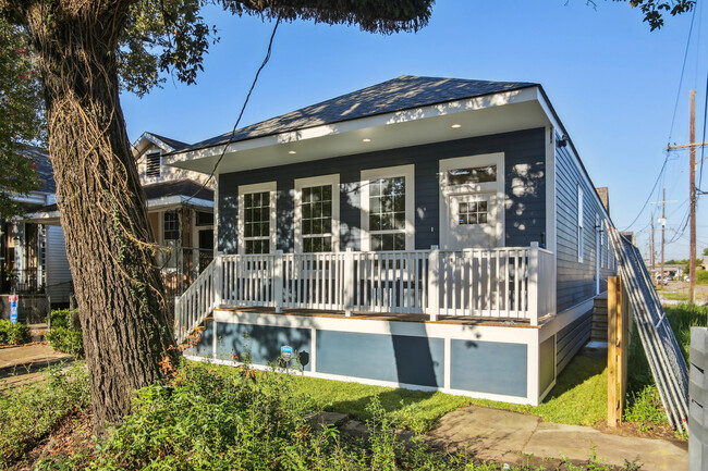 Front - 1938 Elysian Fields Ave House