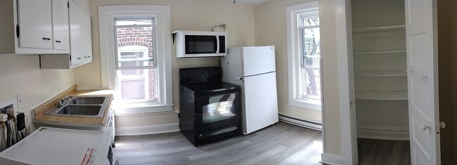 210 1/2 S 17th St Unit 2