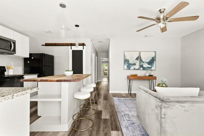 Photo - 1848 W Bridge St