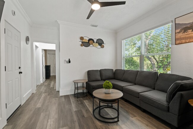 Photo - 806 E Chelsea St Unit 3