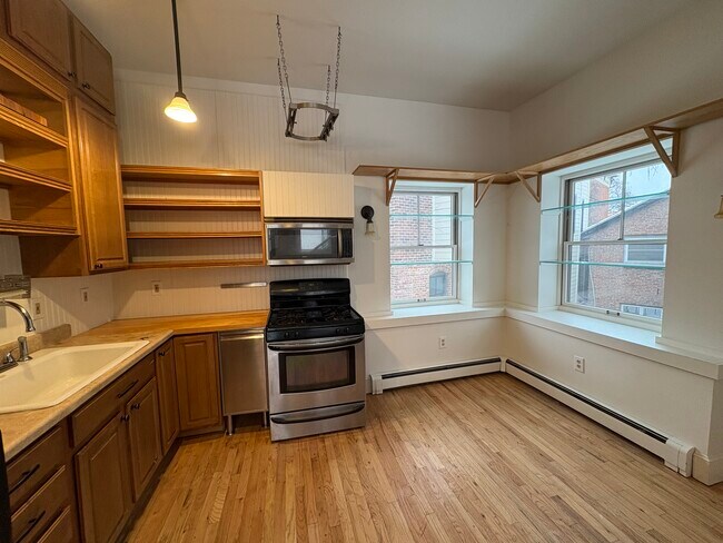 Photo - 10 Grand St Unit Carriage house