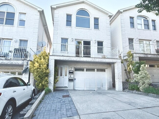 Building Photo - 318 Linden Ave Unit 1