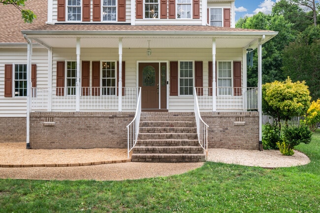 Photo - 619 Greyshire Dr