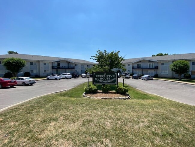 Building Photo - Nice updated condo unit close to downtown ...