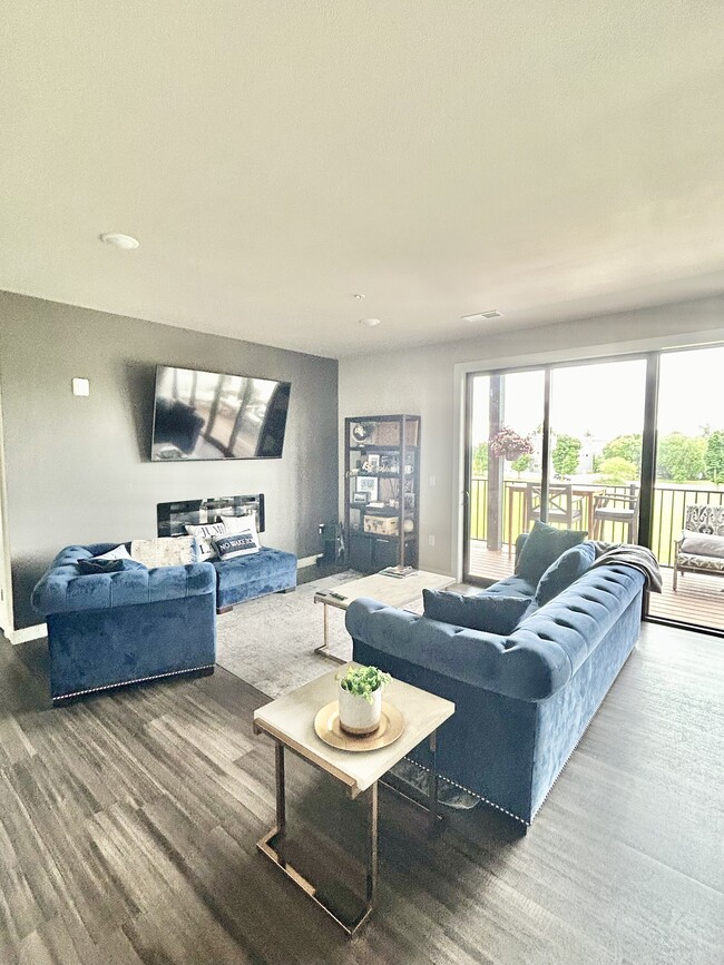 Building Photo - 750 S Pier Dr Unit 12