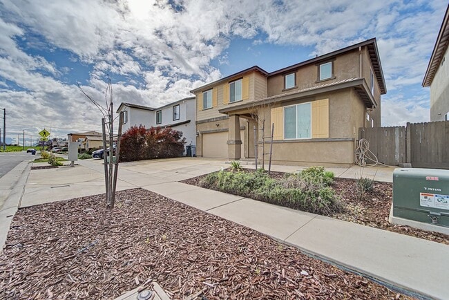 Photo - Big 3 bedroom 3 bath in Plumas Lake