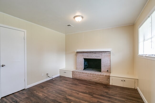 Photo - 5755 Oakham St