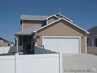 Building Photo - Gorgeous 2 Story Home