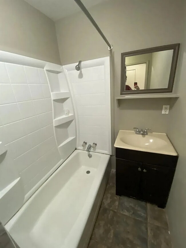 Photo - 2795 Dennis St