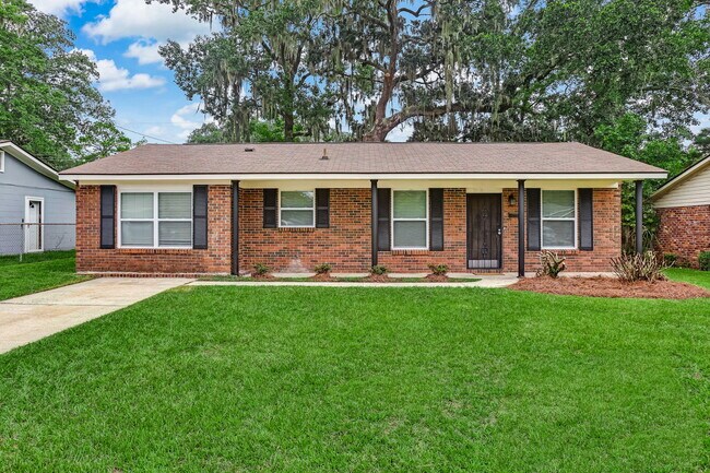 Photo - 2212 N Parkwood Dr House