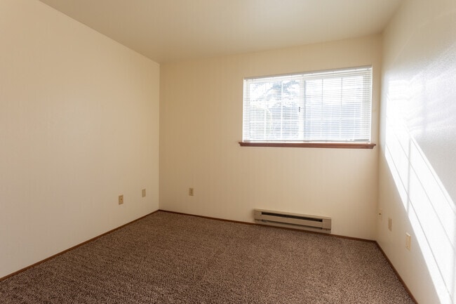 2BR,1BA-900SF