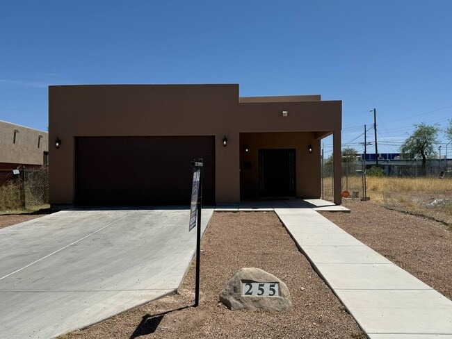 Photo - 255 W Adams St