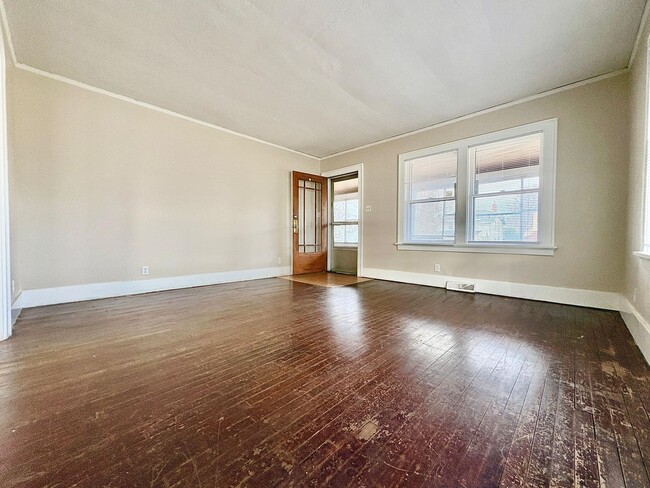 Photo - 1815 Kemble Ave