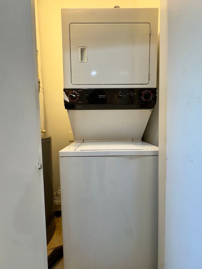 Photo - 717 Newington Ave Unit 3