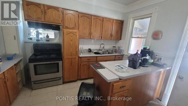 Photo - 452 Confederation St