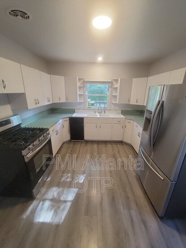 Photo - 1952 Wellbourne Dr NE