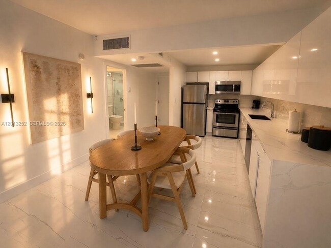 2301 Collins Ave Unit 628
