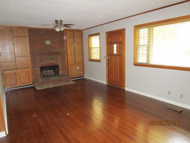 Living Room - 4401 Byrd Ave