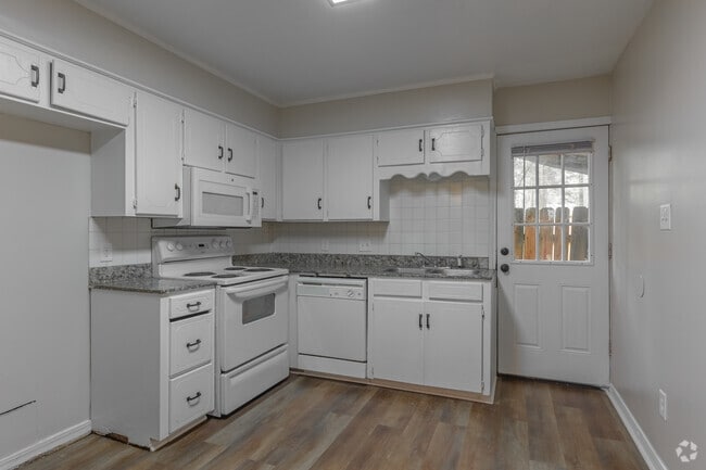 3BR, 2BA - 1,024SF - Kitchen