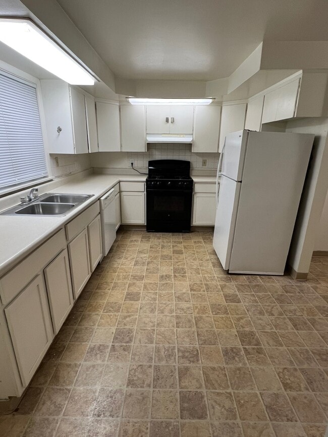 Building Photo - 1013 Dryden Rd