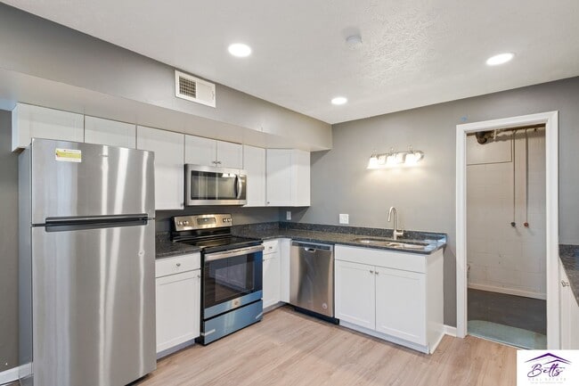 Photo - 3012/3014 Menke Cir Unit 3014M