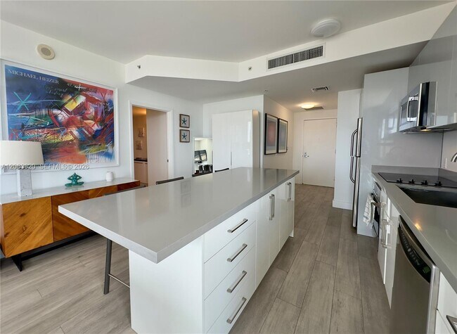 Photo - 90 SW 3rd St Unidad 2012