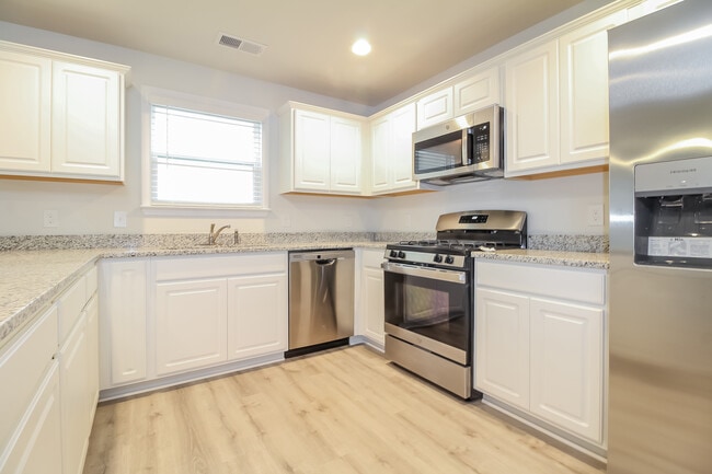 Photo - 518 Whittier St