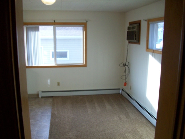 Photo - 303 4th Ave NW